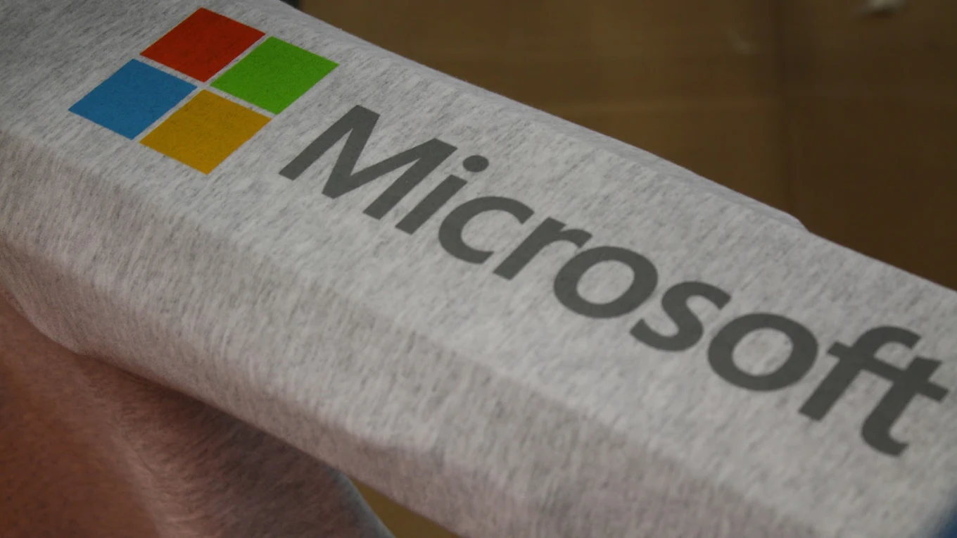 Gray t-shirt with multicolor technology logo print